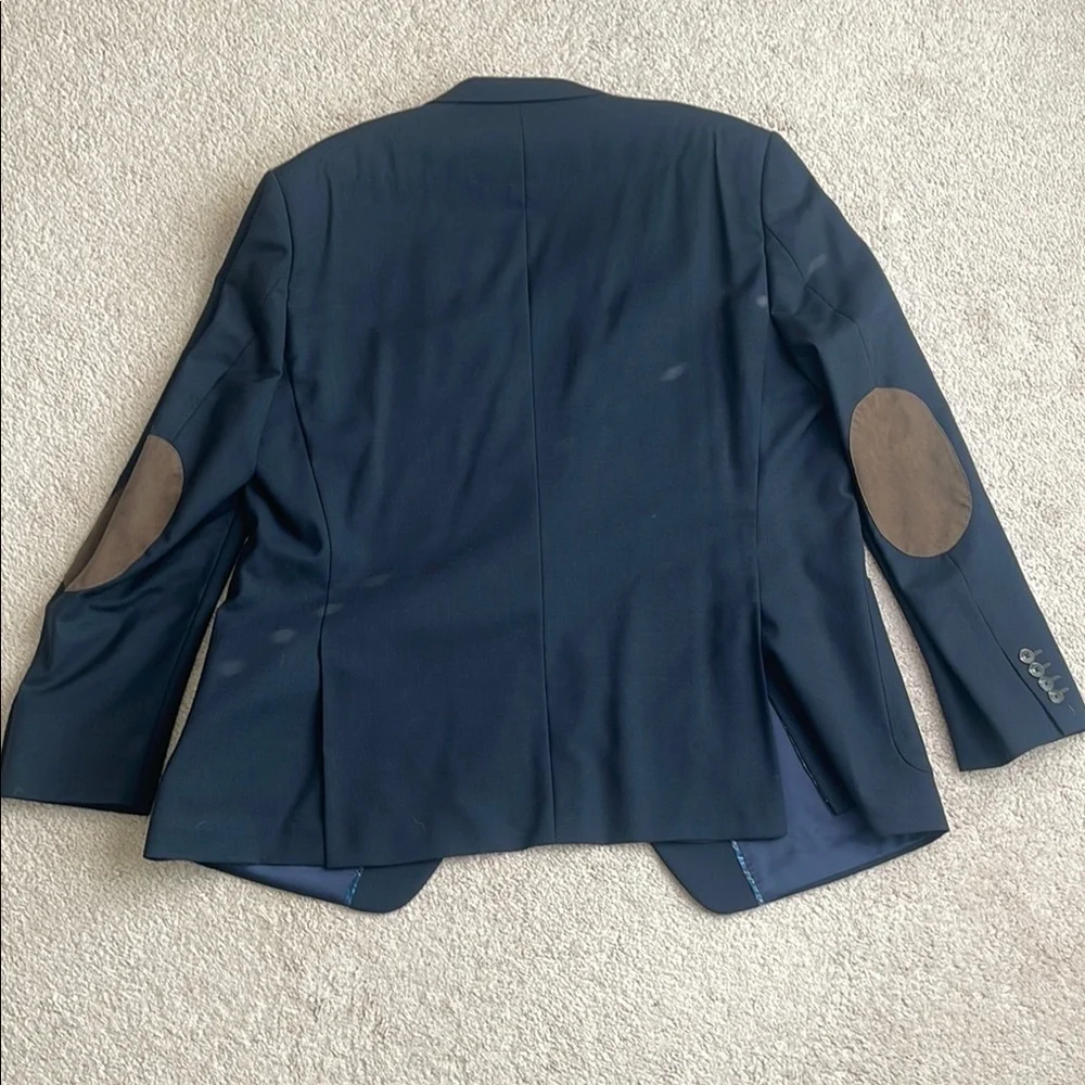 Blue Fitted Blazer with Notched Lapels and Textured Fabric